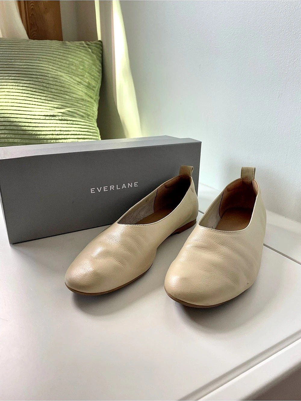 Everlane The Italian Leather Day Glove Leather Flats in Cream US 8.5